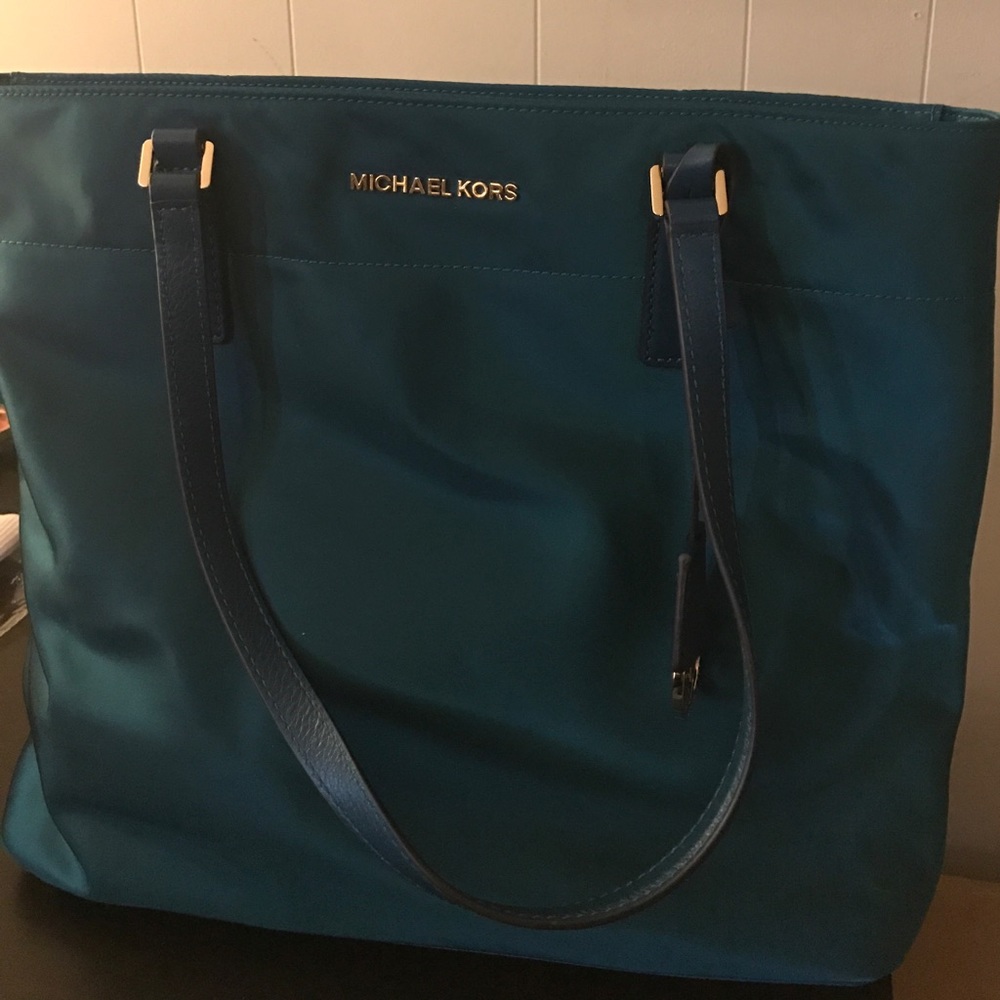 Michael Kors Bag with zipper