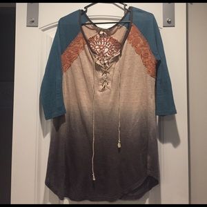 Gimmicks lace up V neck tee. Size Large.