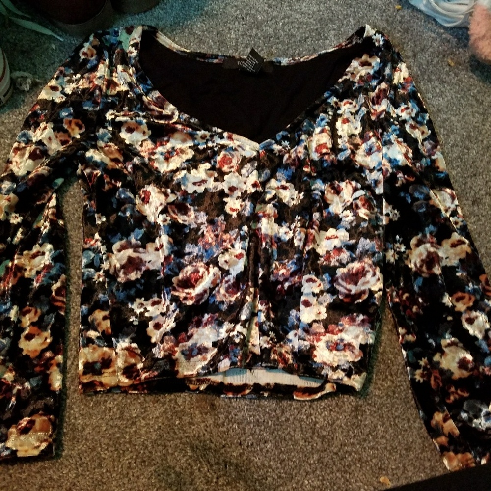 Long sleeve crop top