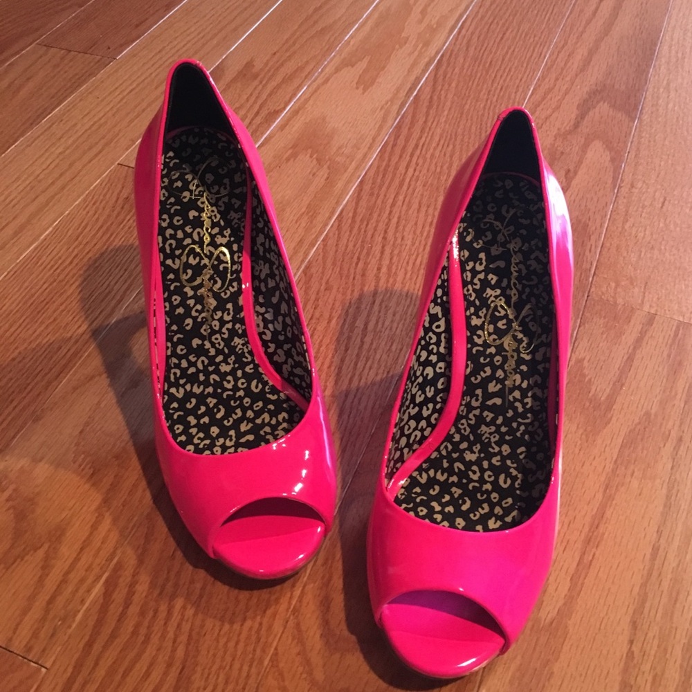 Jessica Simpson hot pink pumps