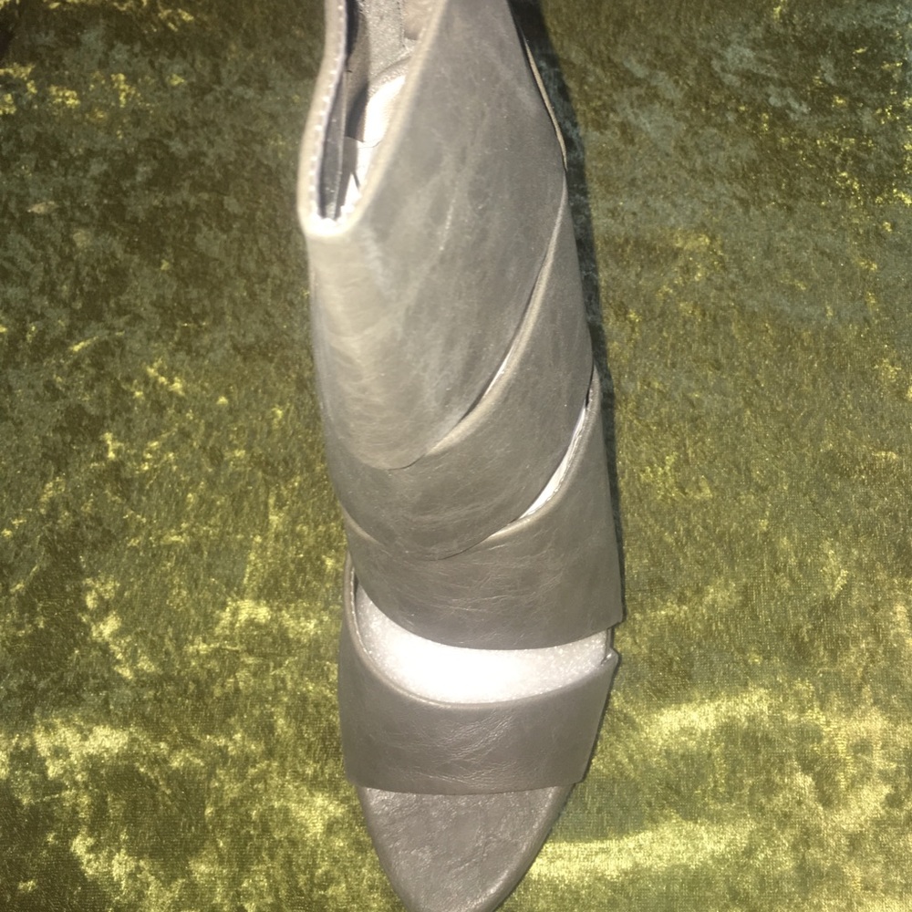 Open toe booties - Picture 3 of 3
