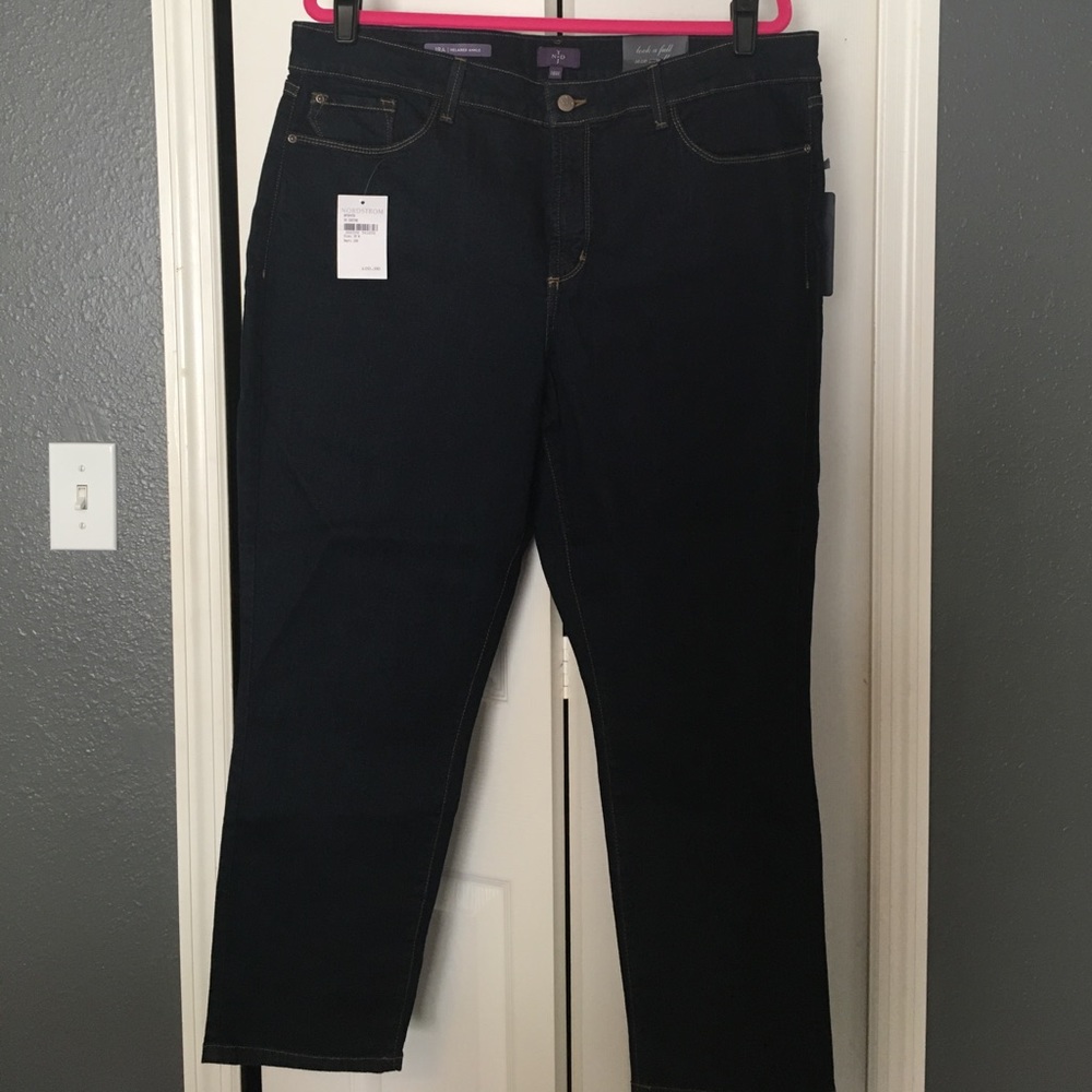 NWT NYDJ Relaxed Ankle Dark Wash
