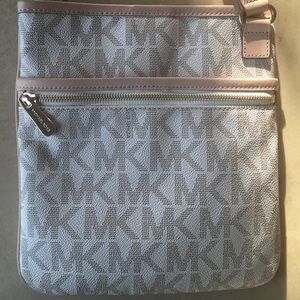 Michale kors cross body bag