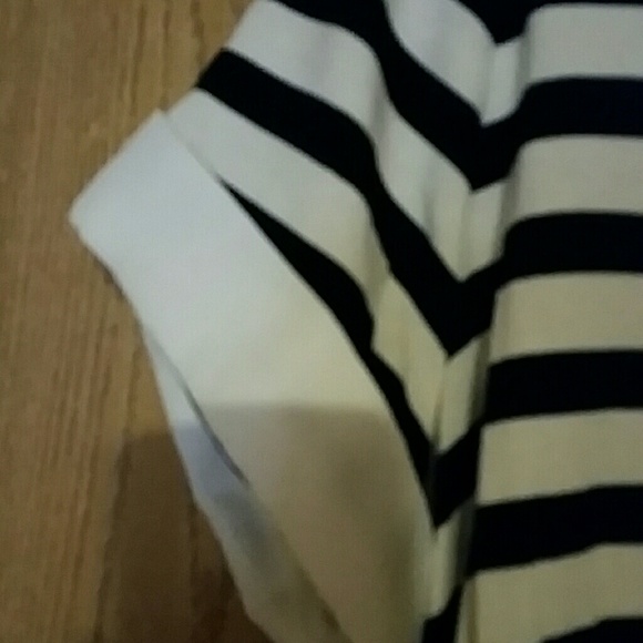 Short sleeve top - Picture 3 of 4