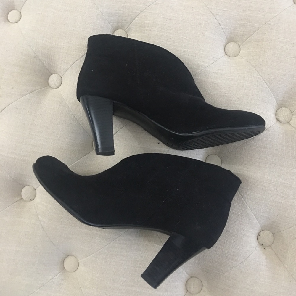 Winter stroll black plunge booties!