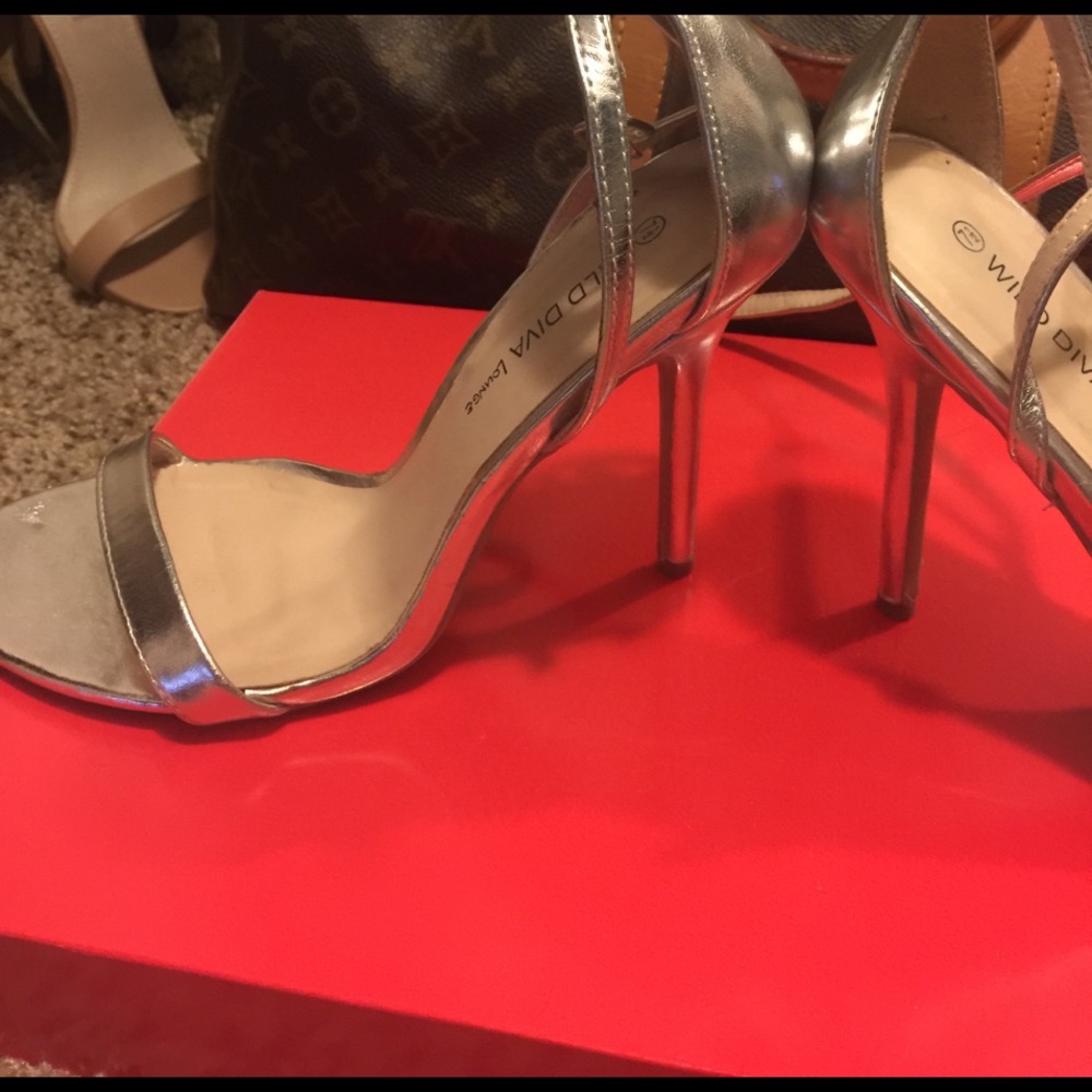 Silver stiletto size 7.5