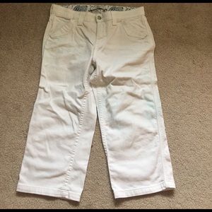 Crisp, white Levi Jean capris.