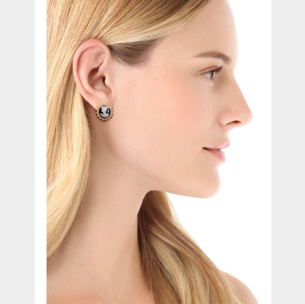 Cameo stud earrings
