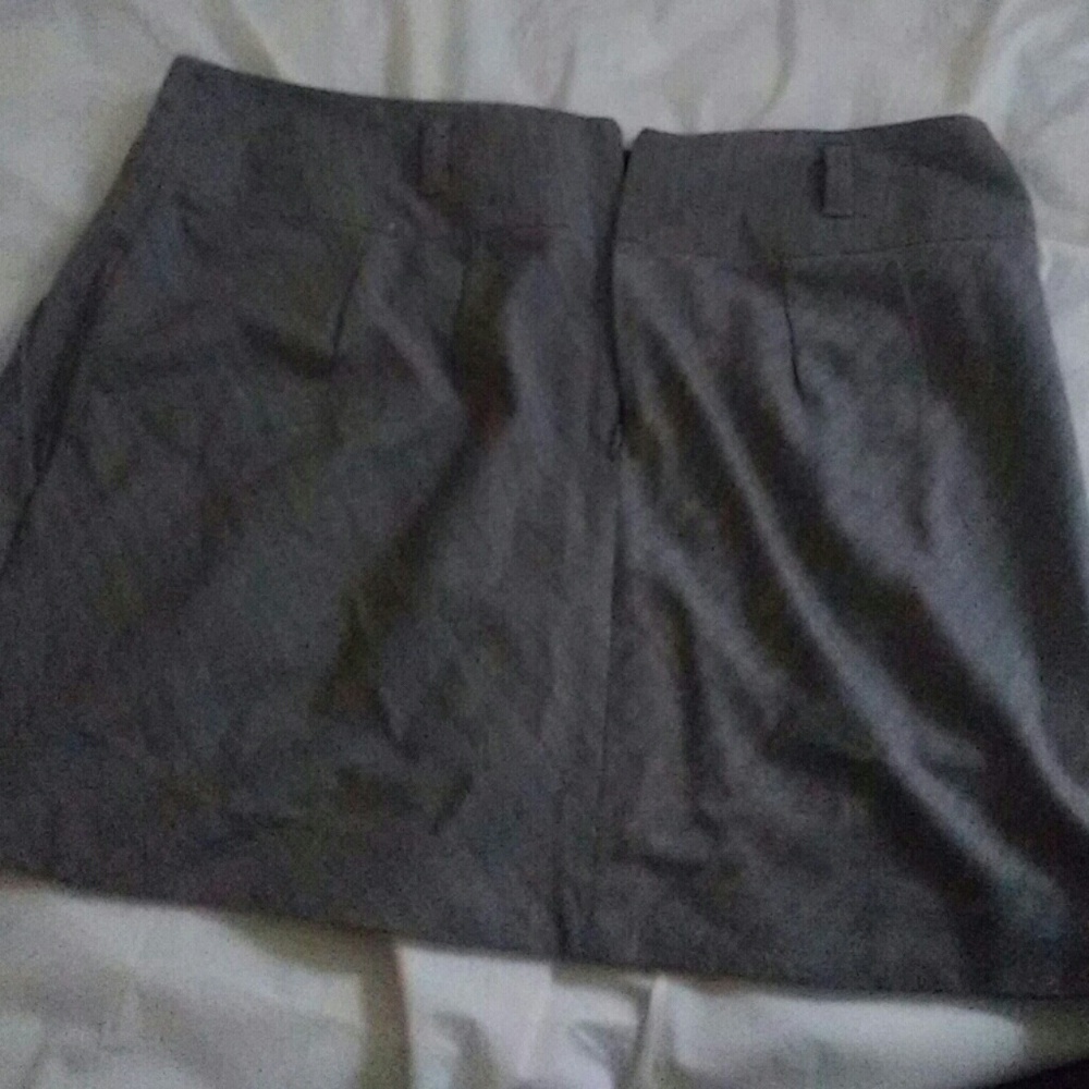 Grey pleated skirt
