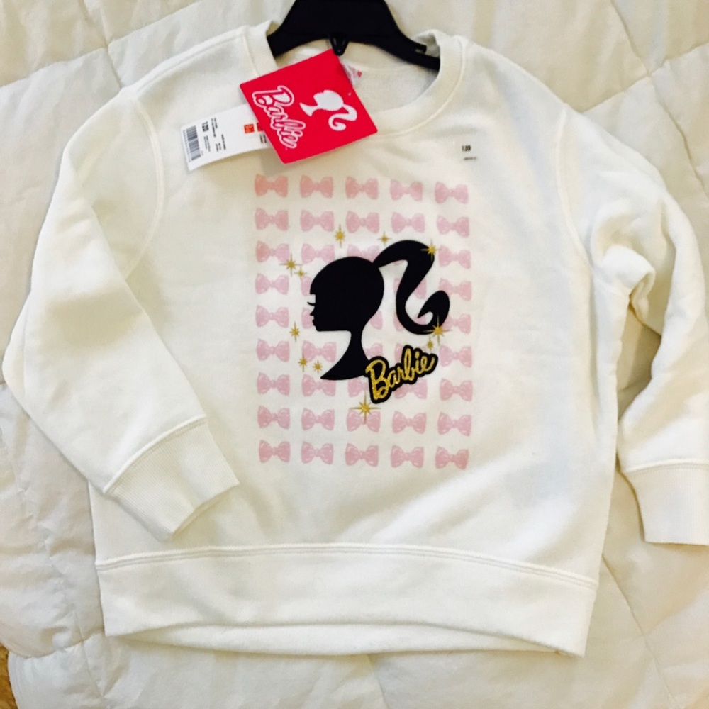New UNIQLO Barbie Sweatshirt 120 4/5T