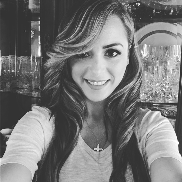 Meet your Posher, Julie - Picture 2 of 5