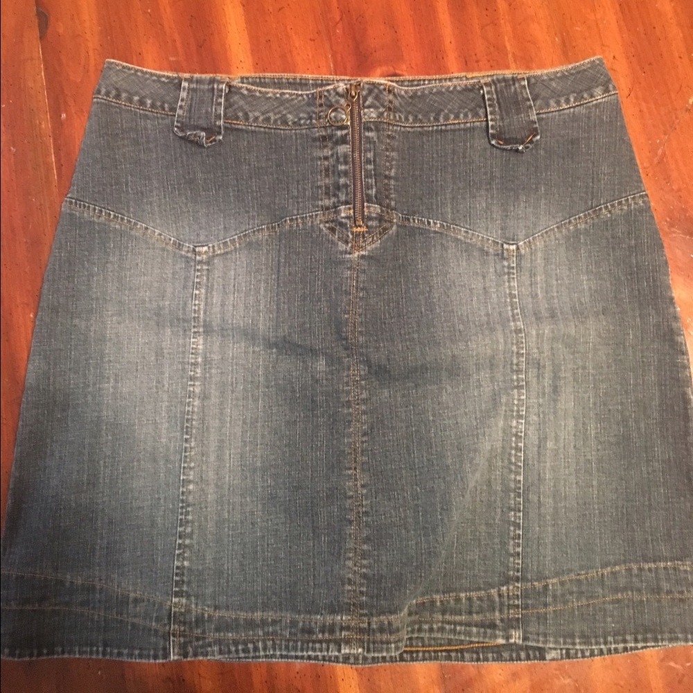 Short denim skirt