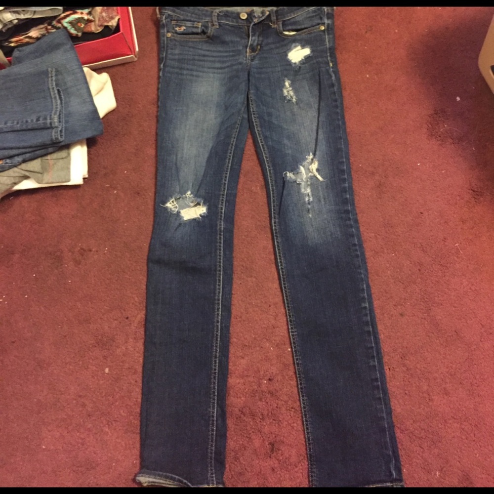 ❌ SOLD!! ❌ Hollister Ripped Jeans