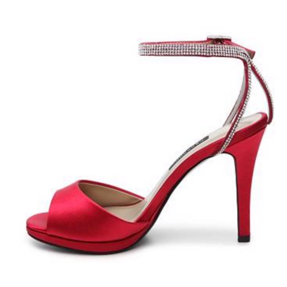 NWT Caparros Devine Red Satin Heels - 6