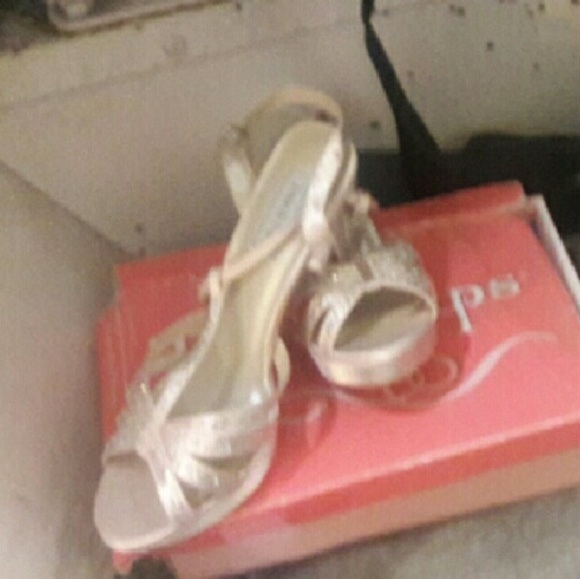 Bridal shies - Picture 3 of 3