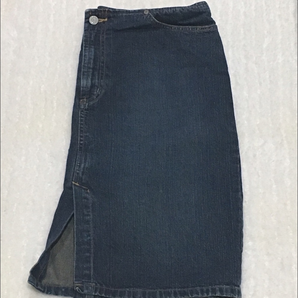 EUC Woman 8 Old Navy Dark Denim Skirt