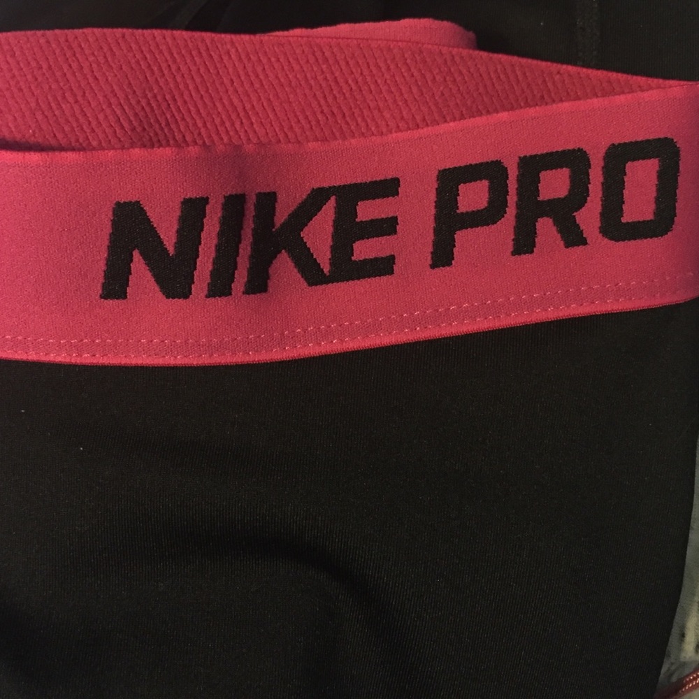 NIKE Pro workout Capri pants