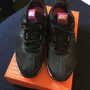 Nike ladies tennis shoes