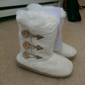 Fuzzy house slippers