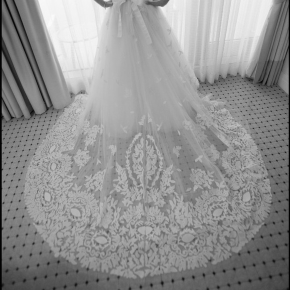 ❌Oscar de la Renta 12e04 wedding dress size 4❌ - Picture 3 of 8