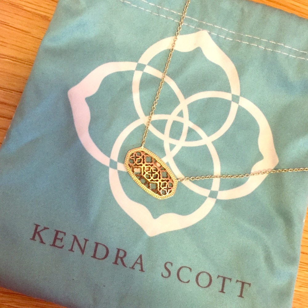 Gold Kendra Scott necklace