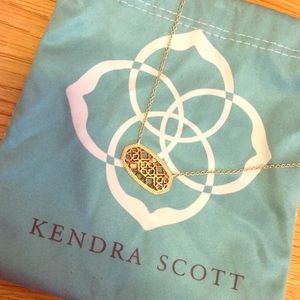 Gold Kendra Scott necklace