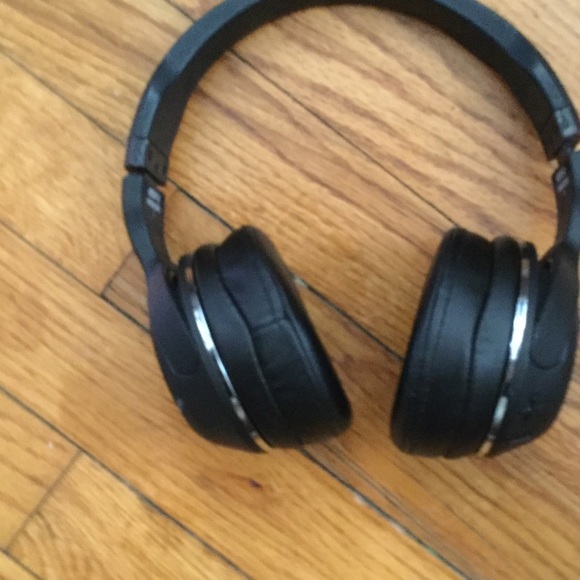 Wireless Skull candy headphones - Picture 1 of 3