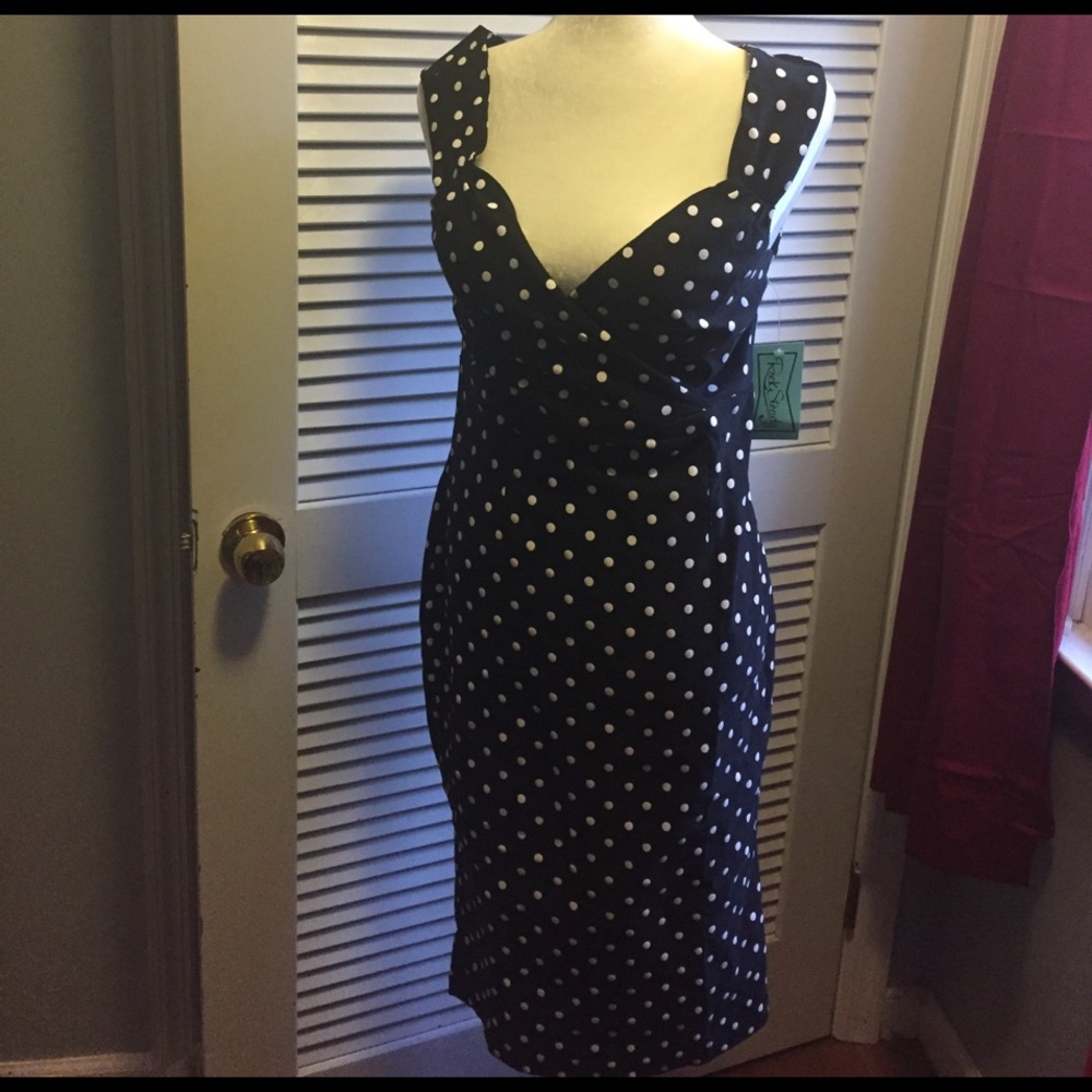 Lady love song sheath dress in black dots