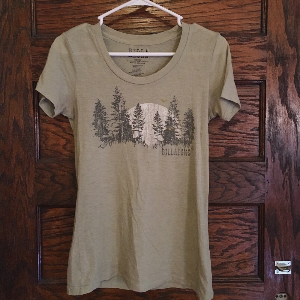❌SOLD❌ Super Soft Billabong Graphic T-shirt