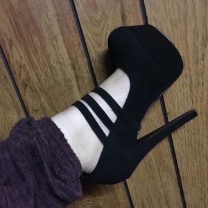Suede platform pumps