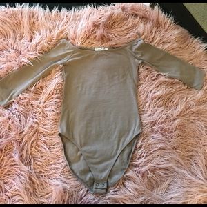 Express Off The Shoulder Bodysuit Wren Gray/