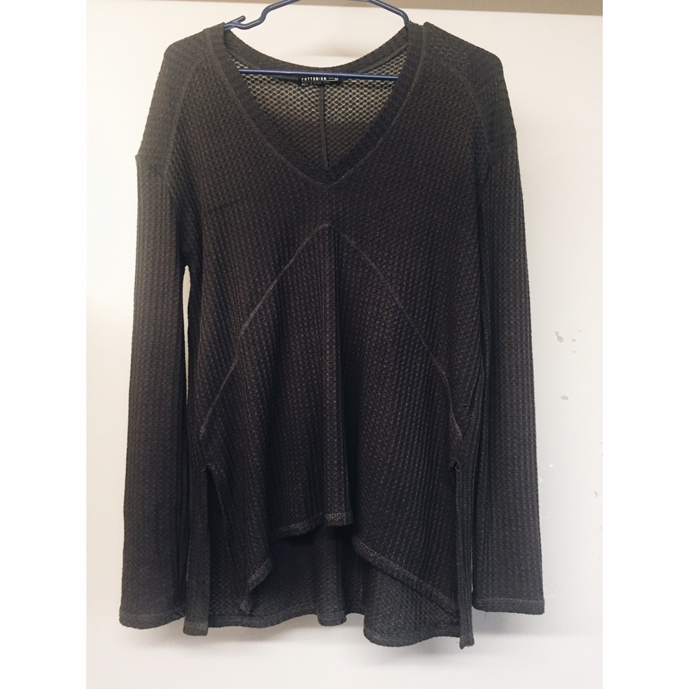 Grey long sleeve shirt