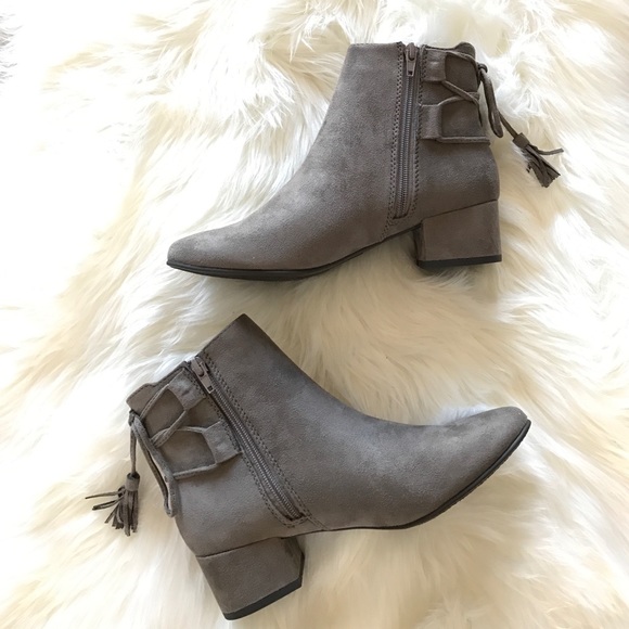 NIB Grey Fringe Tassel Back Ankle Booties - Picture 3 of 4