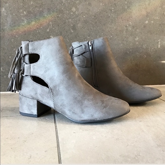 NIB Grey Fringe Tassel Back Ankle Booties - Picture 4 of 4