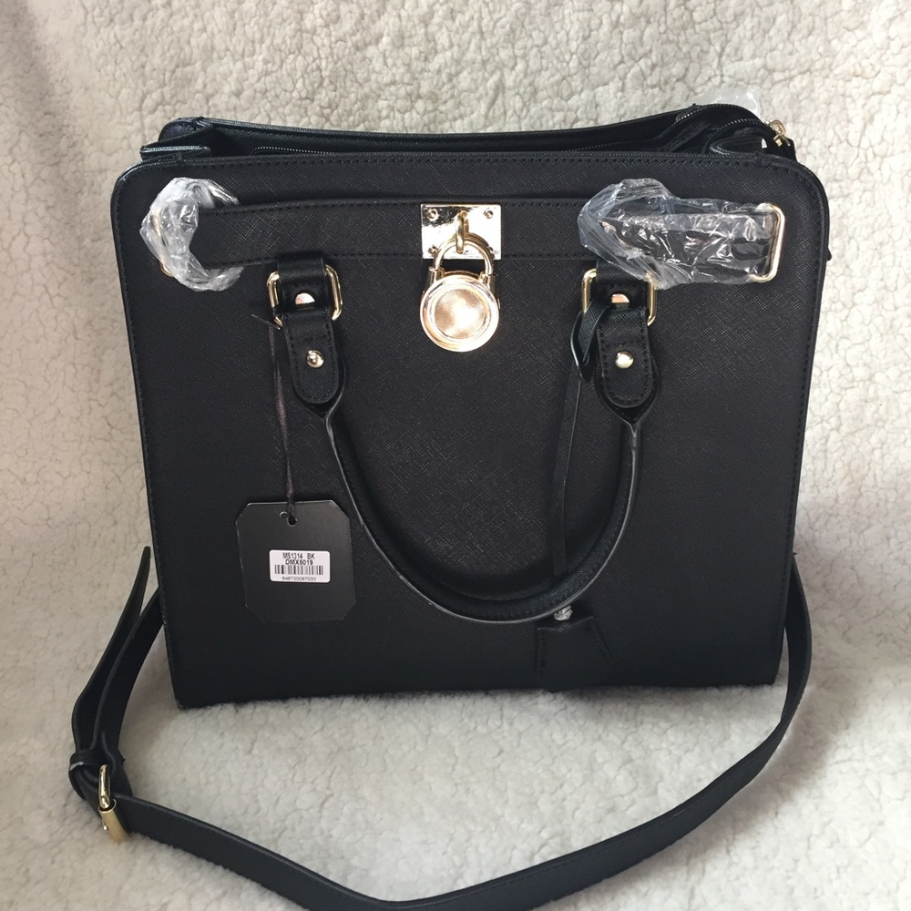 NWT black Deluxity purse