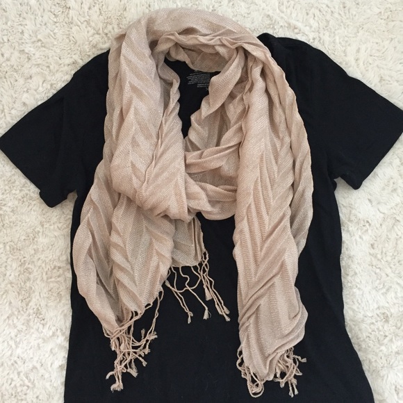 ❌ 3/$10 Oversized Chevron Scarf, Blush w/ Sparkle - Picture 2 of 4
