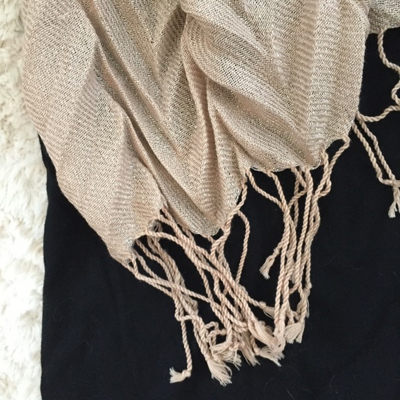 ❌ 3/$10 Oversized Chevron Scarf, Blush w/ Sparkle - Picture 3 of 4
