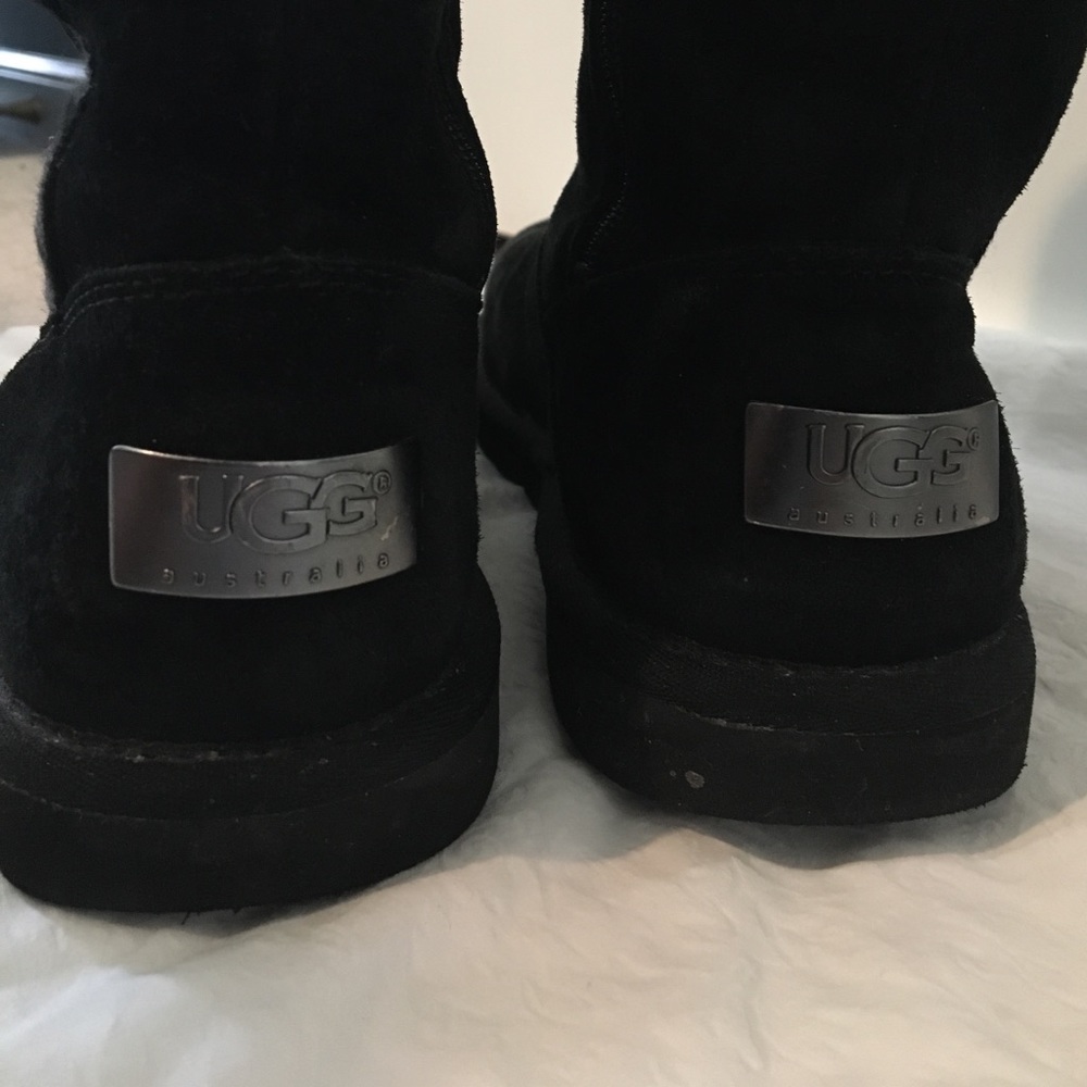 LIMITED EDITION CLASSIC UGGS SIZE 7!!!!!
