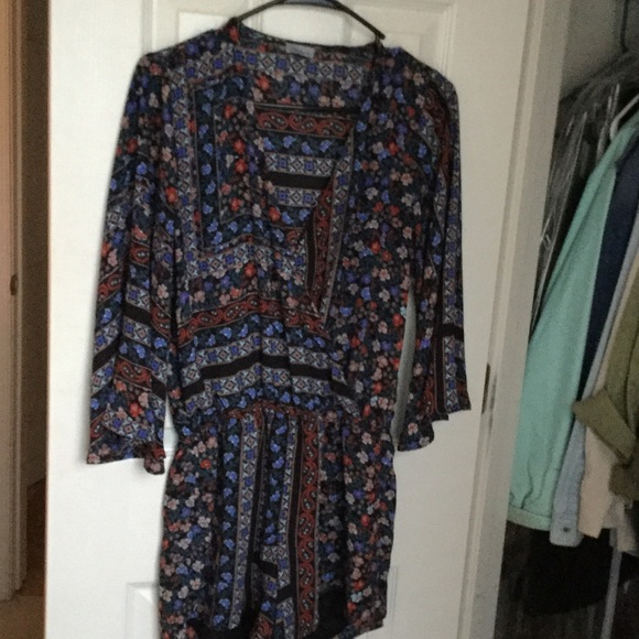 Bell Sleeved Patterned romper - Picture 2 of 4