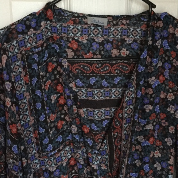 Bell Sleeved Patterned romper - Picture 3 of 4