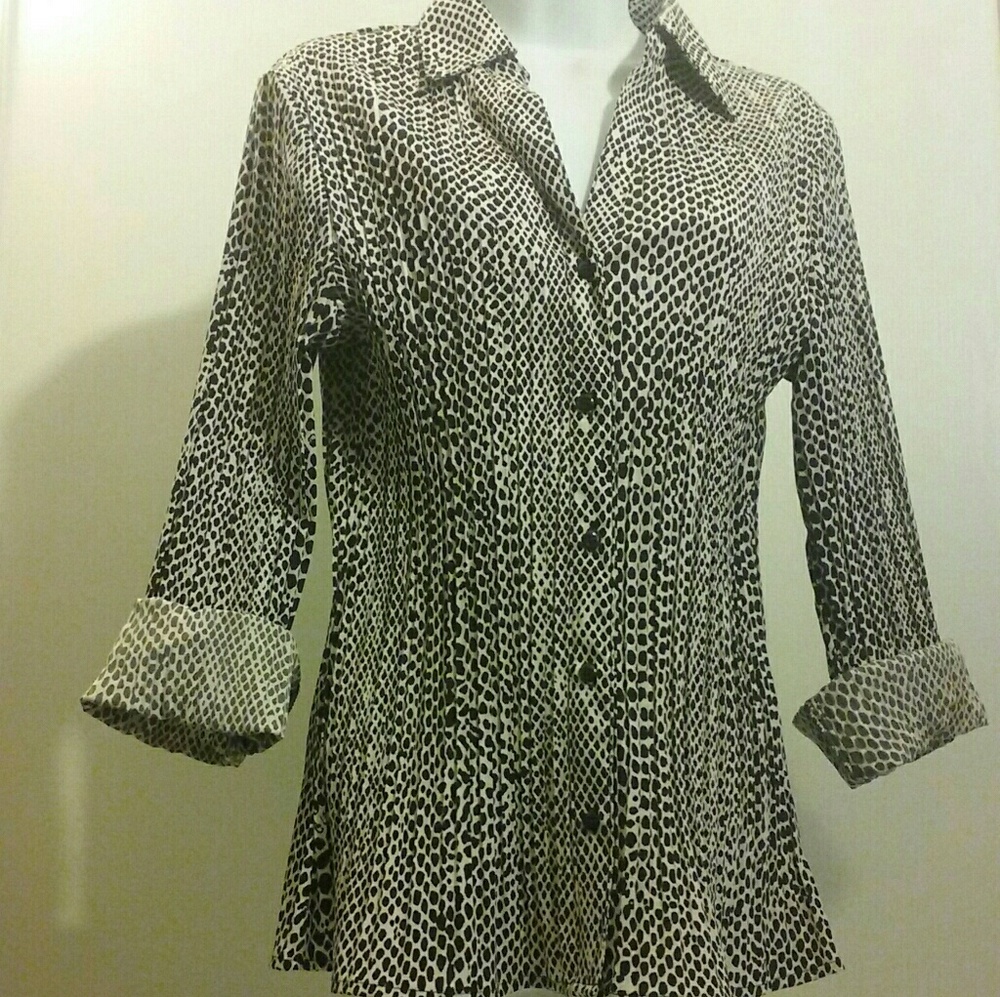 ☆Woman's Apt 9 blouse☆