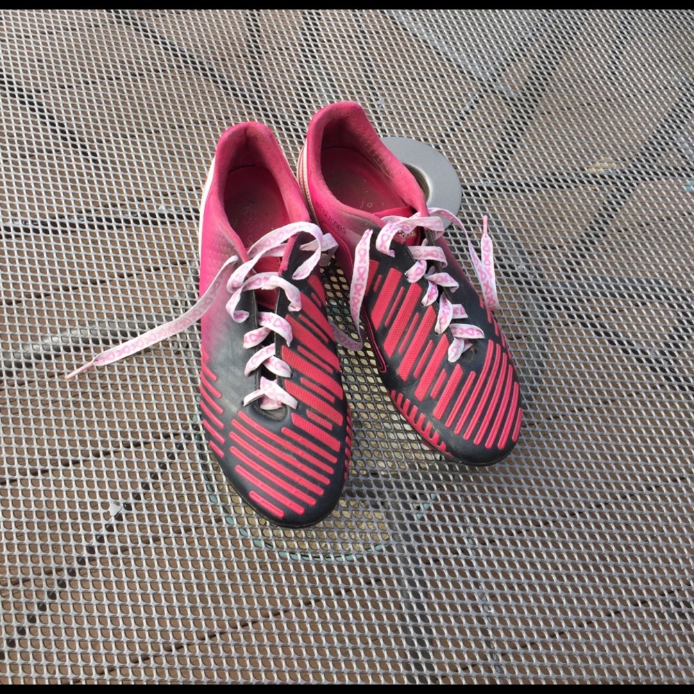 Women's soccer cleats