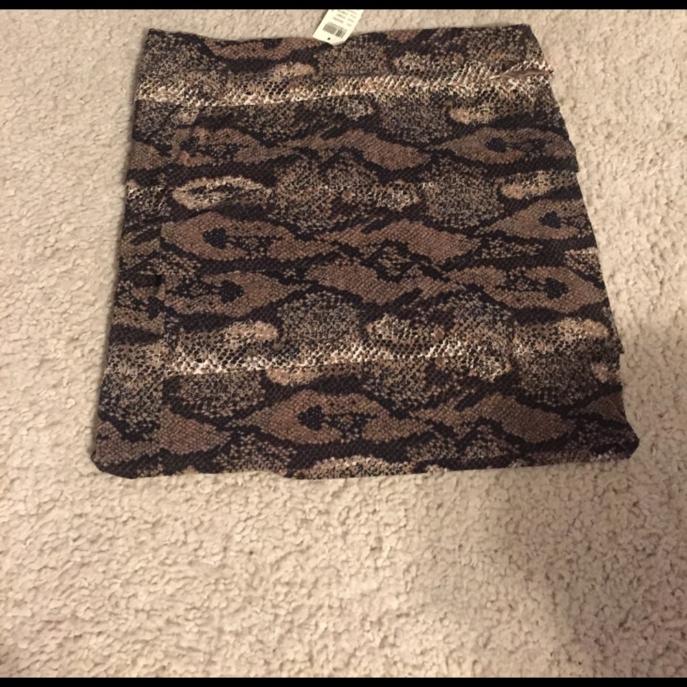 NWT Arden B Python Snake Print Skirt