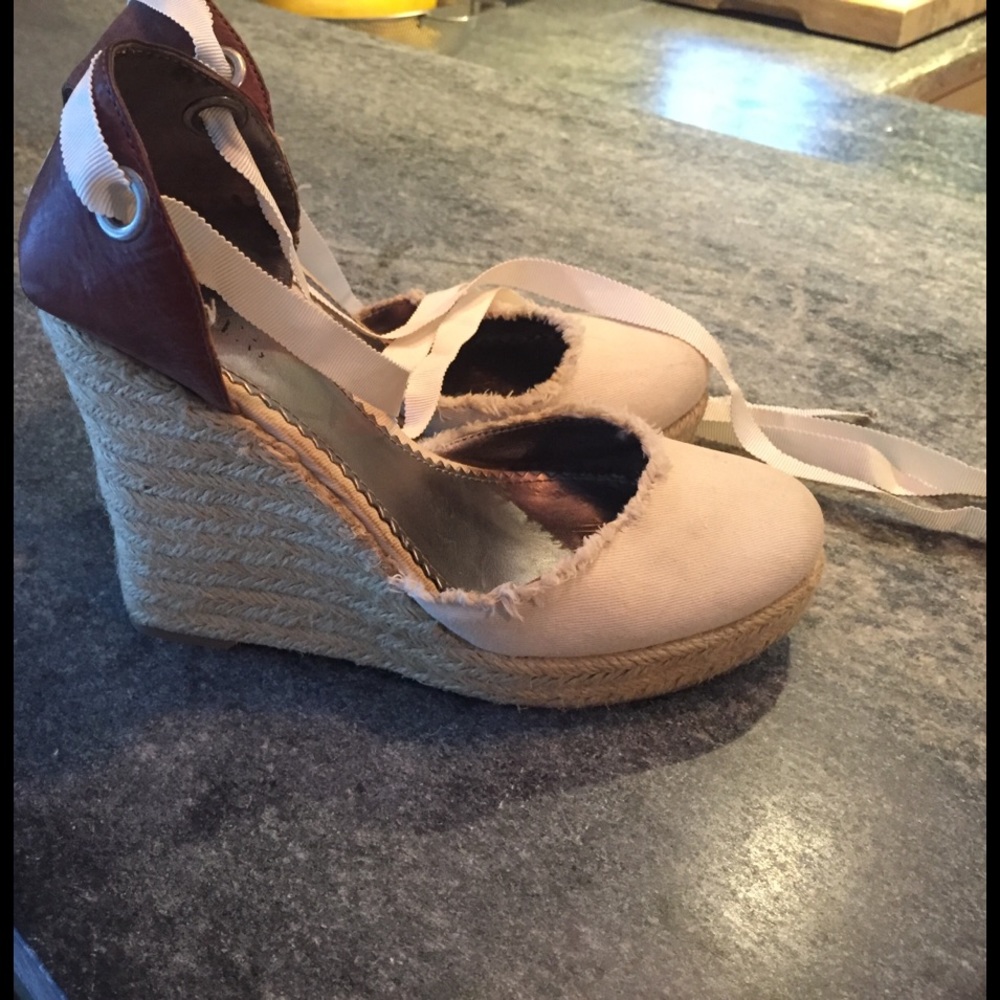 Guess wedges