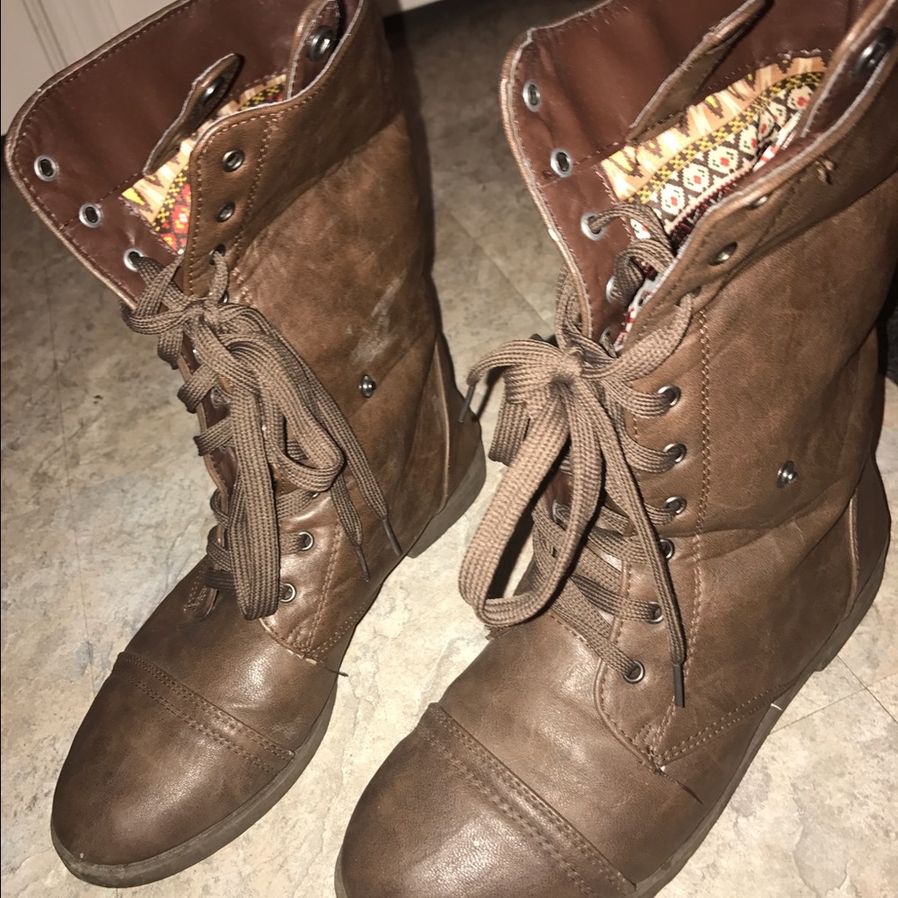 Brown Boots with Pattern