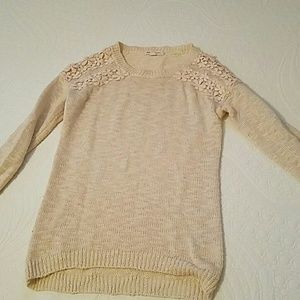 Adorable sweater. Worn 1 time