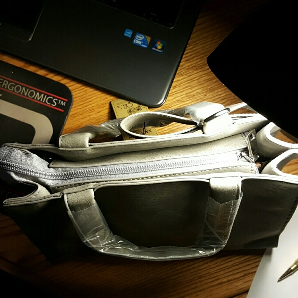 PRICE FIRM LAST ONE ๐ท๐ท LEATHER BOW BAG๐ - Picture 5 of 5