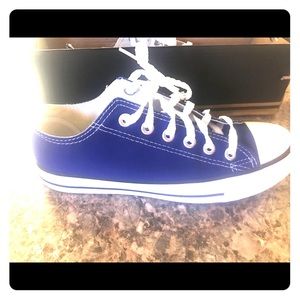 Royal Blue Converse women's size 7. Brand NEW.