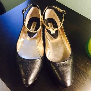 Steve Madden flats with removable adjustable strap
