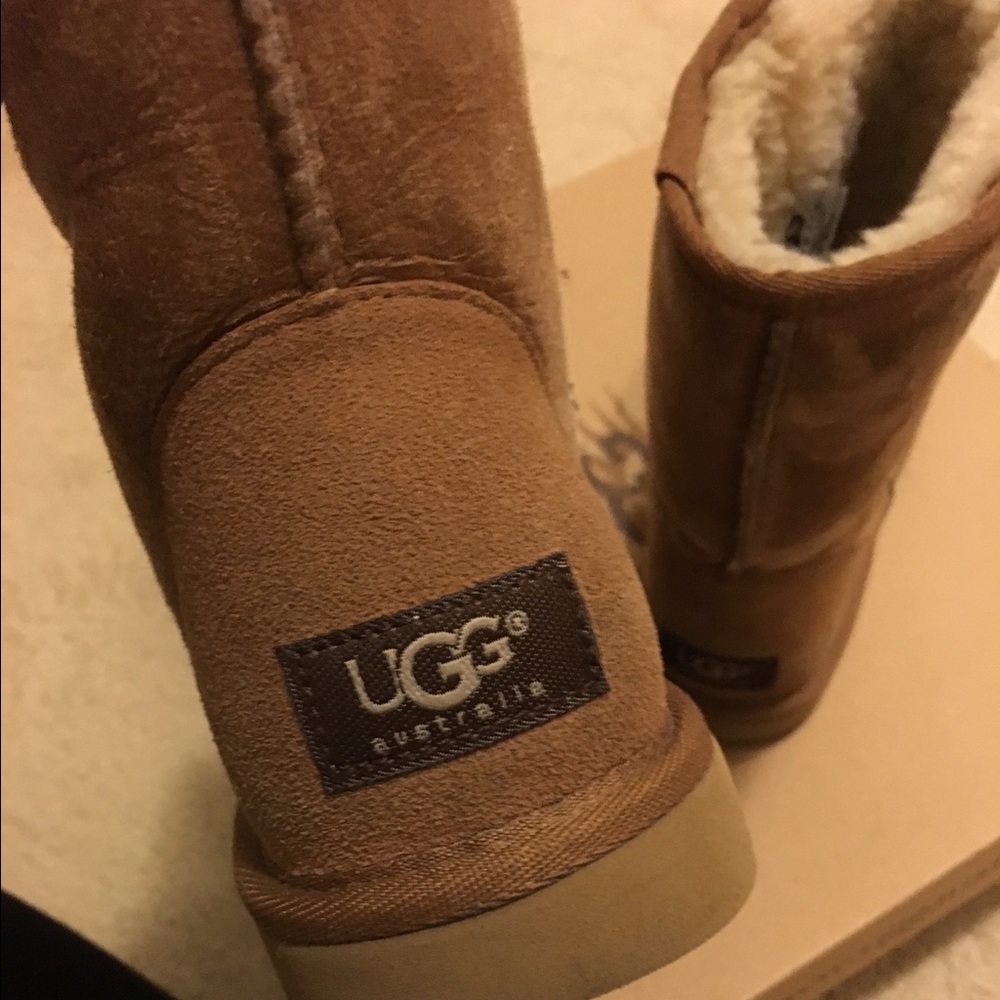 👢Ugg Australia Women's Classic Short Boots